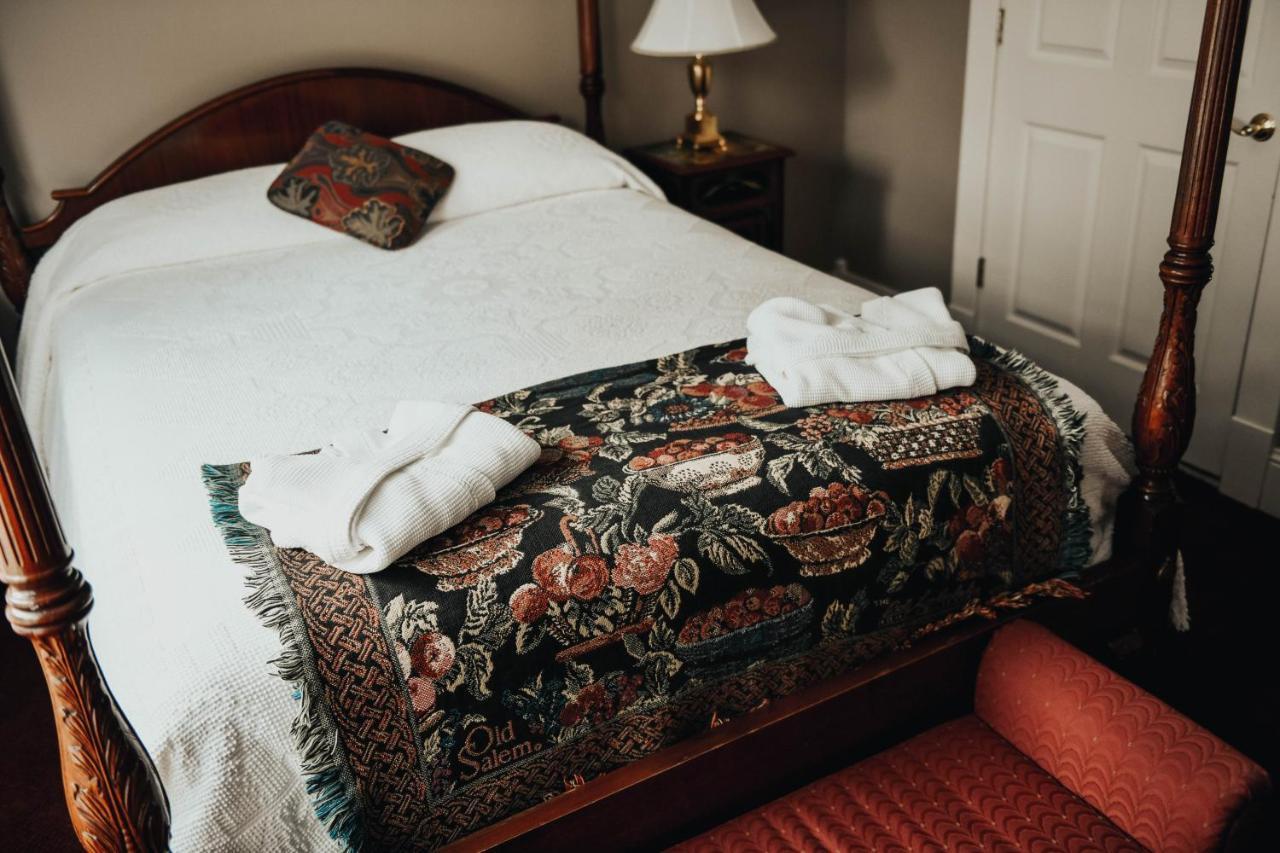 China Clipper Inn (Adults Only) Урей Екстер'єр фото